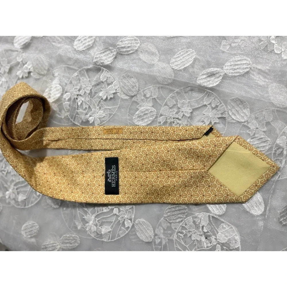Hermès Paris Men's Silk Geometric Pointed Tie Gold/Beige Logo Accent